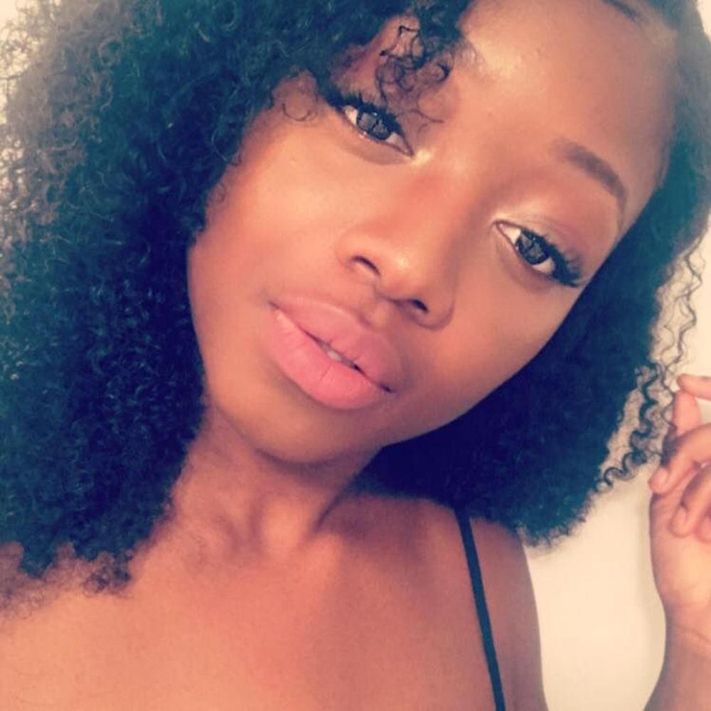 Meet your Posher, Olivia